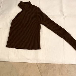 Sweater, one long sleeve, one arm no sleeve,